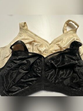 Playtex 18 hour- wireless bras -48DDD- set of 2